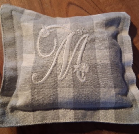 coussin de lavande brodé