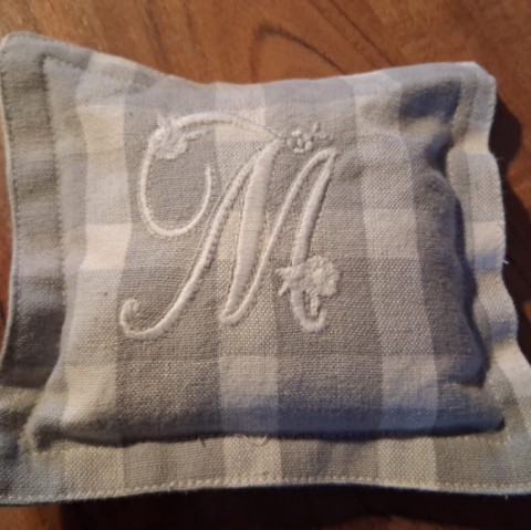 coussin lavande broderie machine